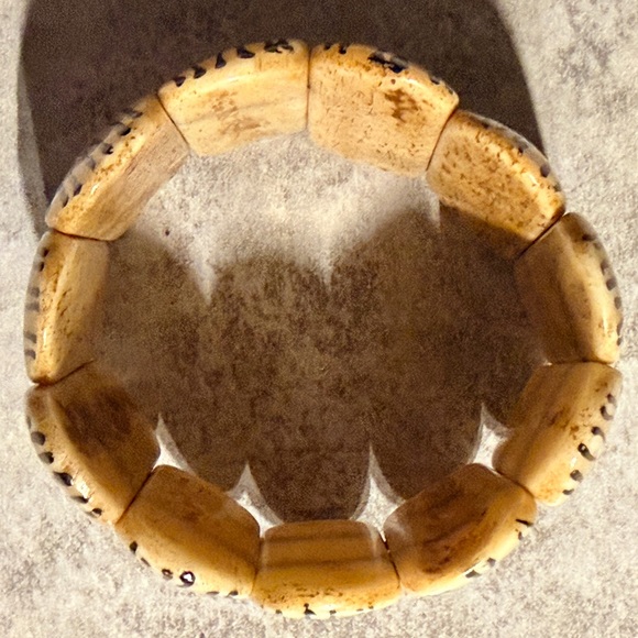 Vintage Carved Bovine Bone Panel Stretch Bracelet Black White Geometric Tribal - Picture 4 of 5